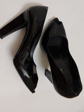 Prada patent leather pumps. Classic